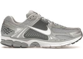 NIKE VOMERO 5